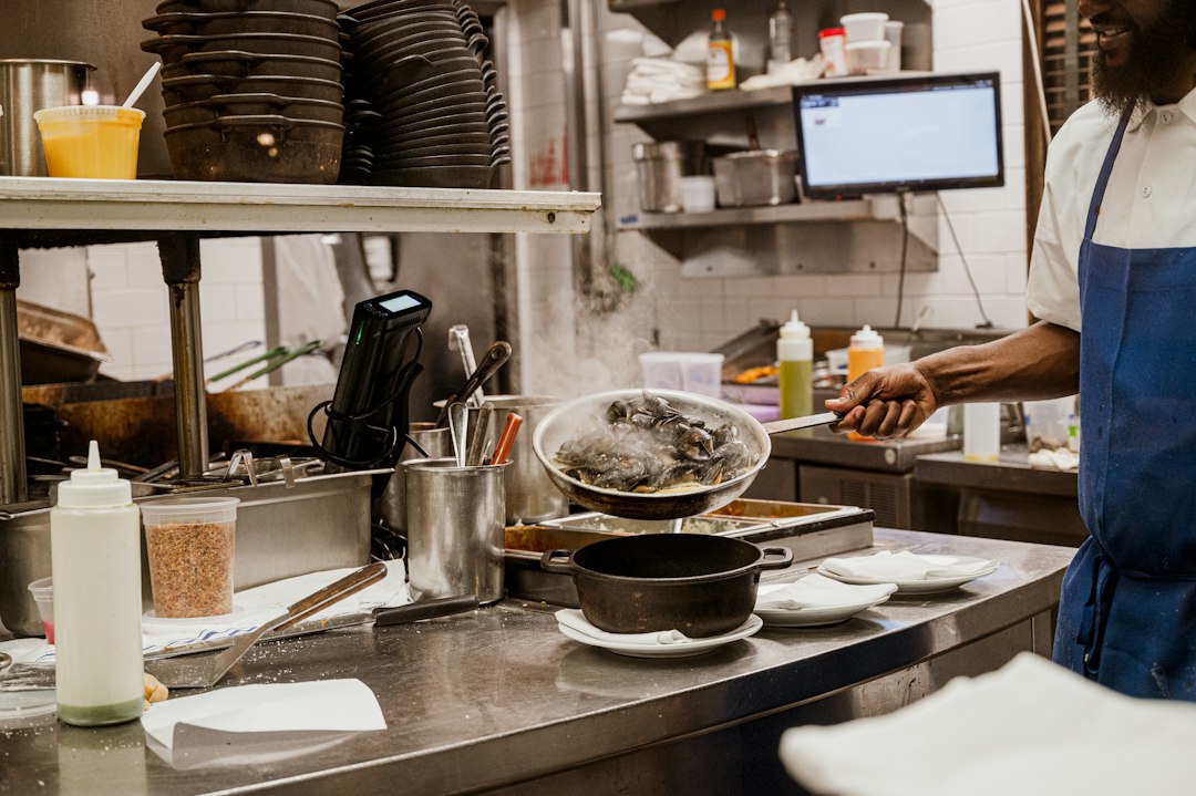 Horeca medewerker: wat doet de functie en hoe kom je erin?