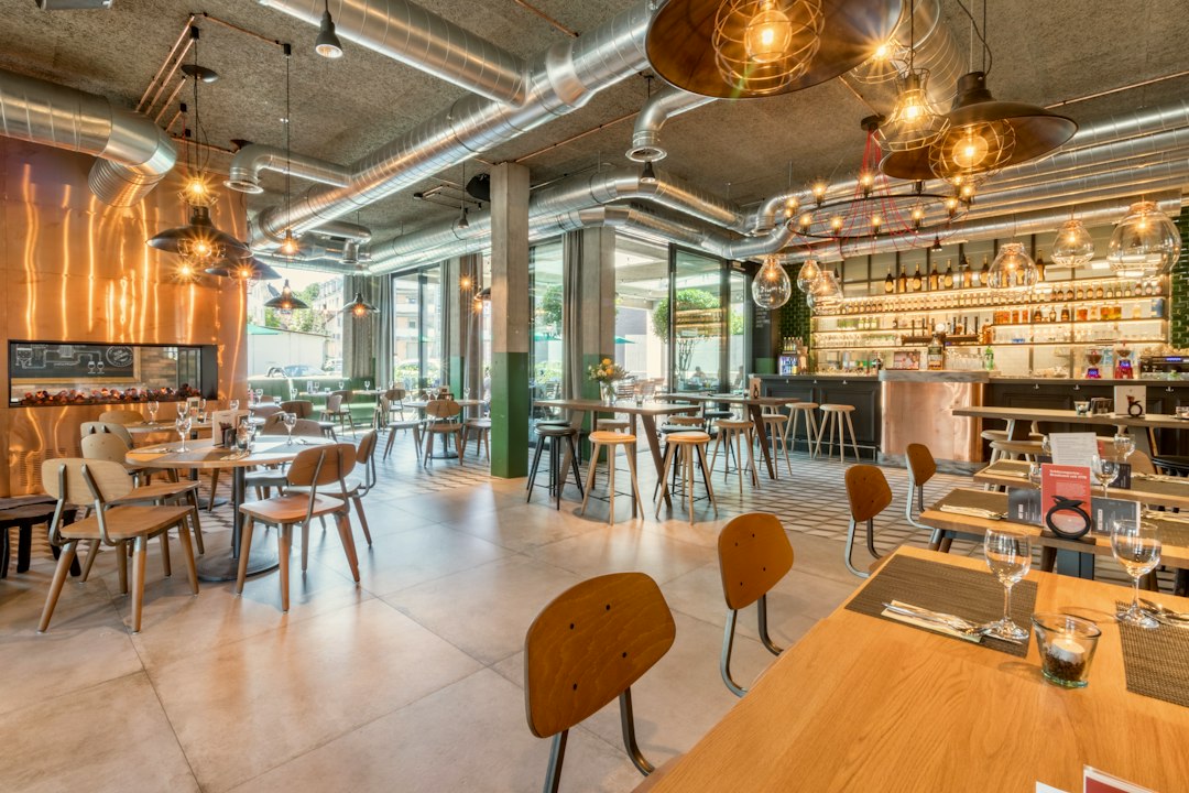 Werken in de horeca: wat je kunt verwachten en hoe je een baan vindt