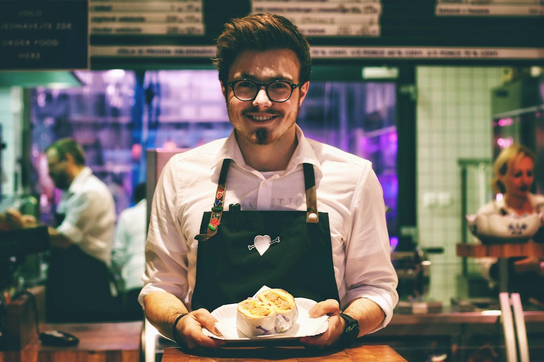 Horeca werken op je 14e: wat mag wel en wat mag niet?